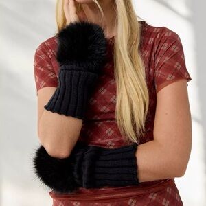 URBAN OUTFITTERS Faux Fur Handwarmers